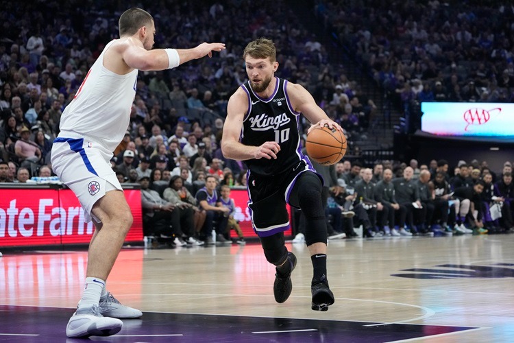 Sabonis Dominates as Kings Defeat Clippers